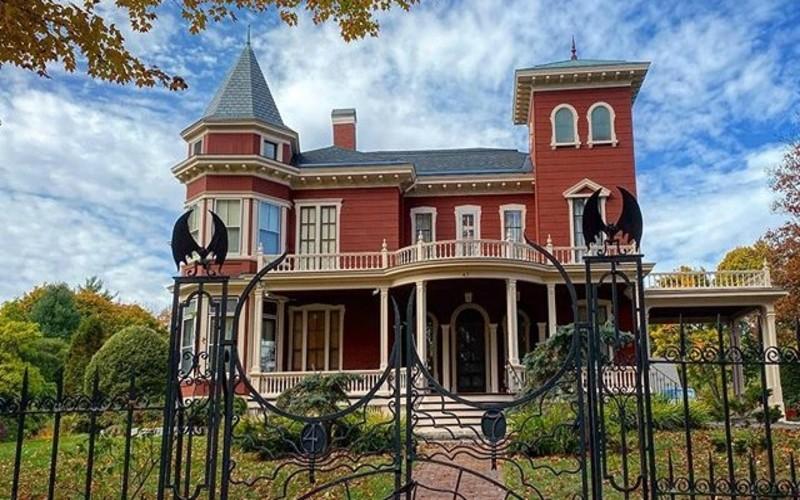 Stephen King's Iconic Maine Home Will Become A Writer's Retreat