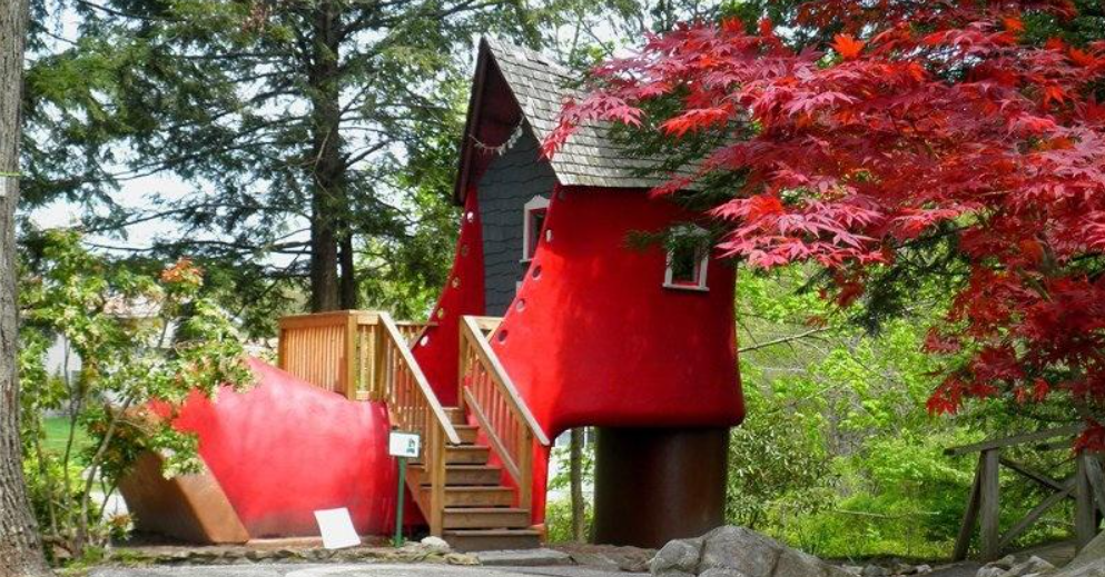 New Hampshire's Benson Park Is A Strange Mix Of Nostalgia & Natural Beauty