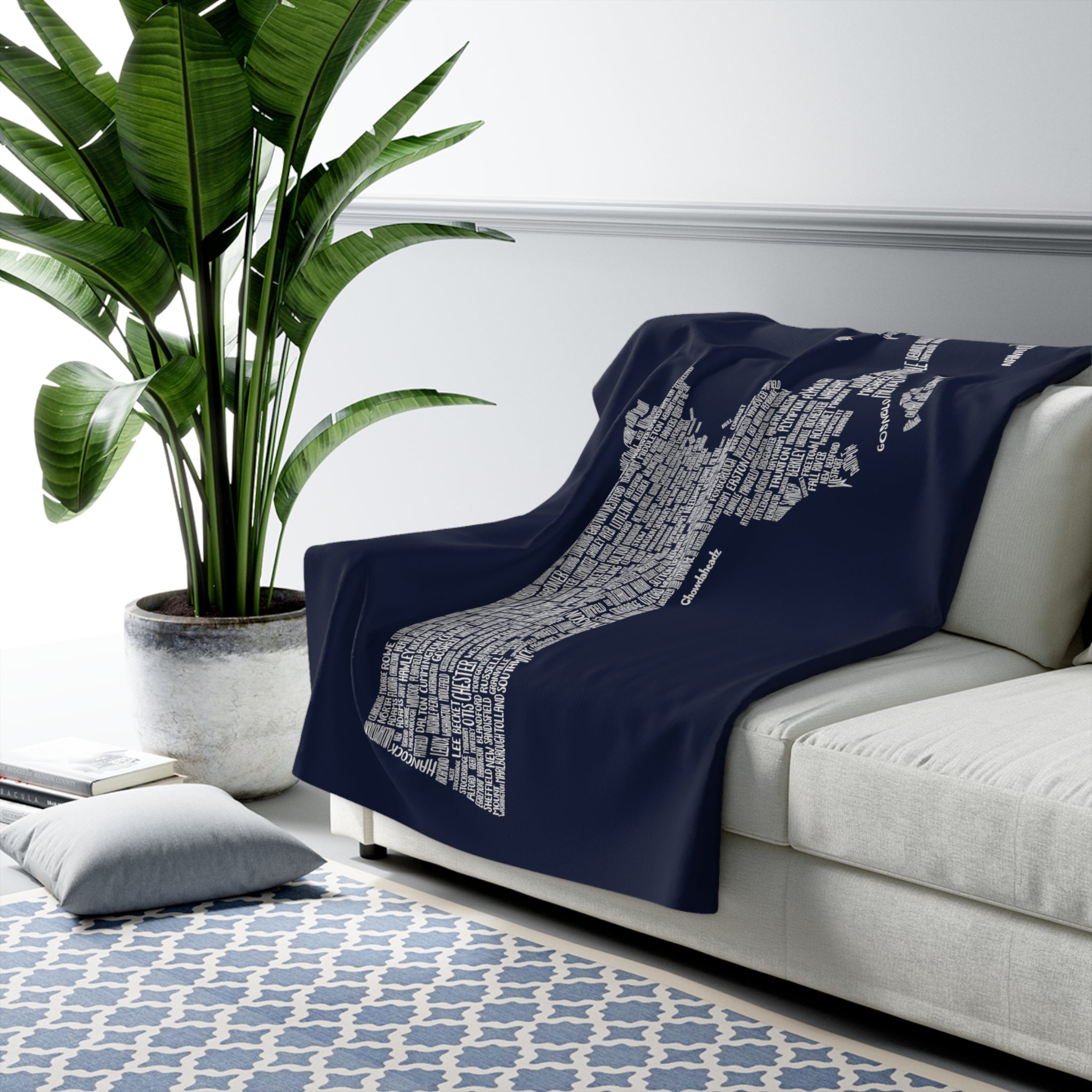 Massachusetts Cities & Towns Sherpa Fleece Blanket - Navy - Chowdaheadz