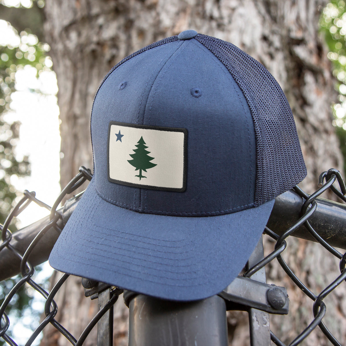 Vintage Maine Flag Classic Snapback Trucker Hat - Chowdaheadz